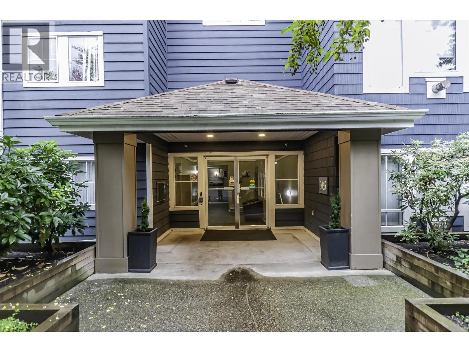 Apartment for rent: 305 3065 Primrose Lane, Coquitlam, British Columbia V3B 7P7