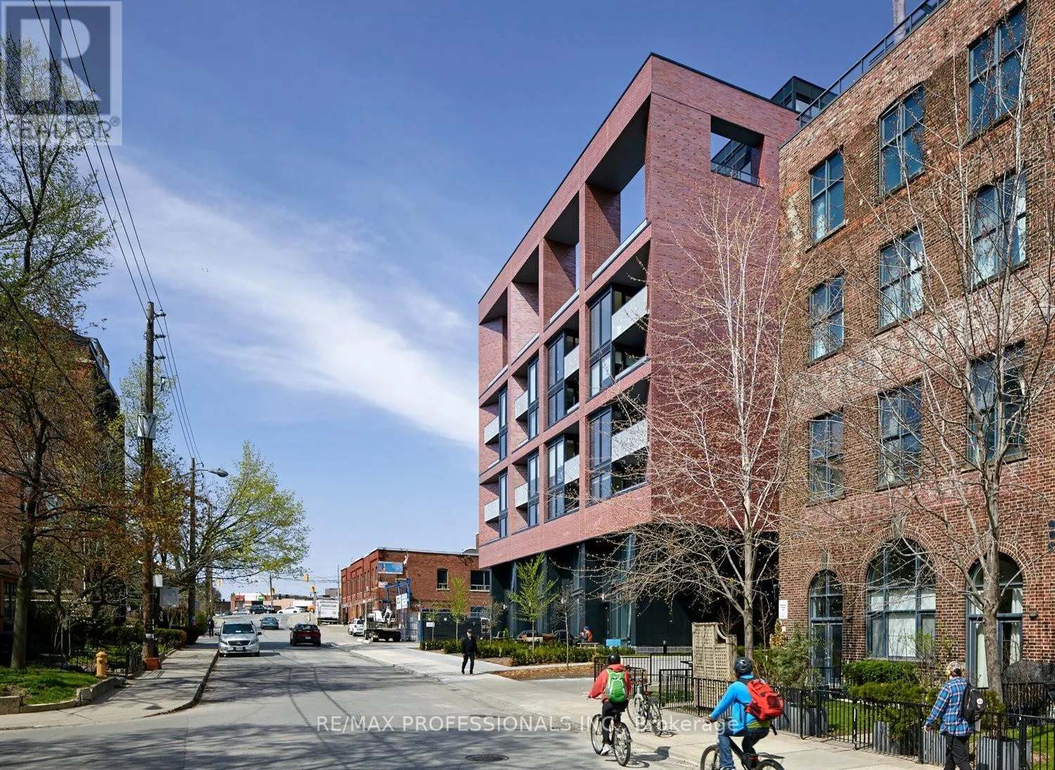 Apartment for rent: 305 - 383 Sorauren Avenue, Toronto, Ontario M6R 0A4