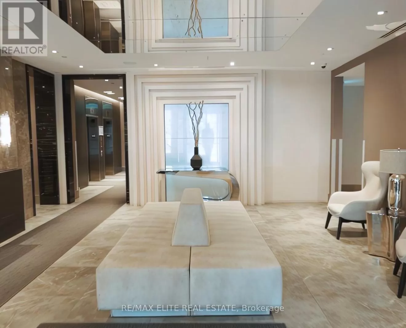 Apartment for rent: 305 - 398 Highway 7 E, Richmond Hill, Ontario L4B 0G6