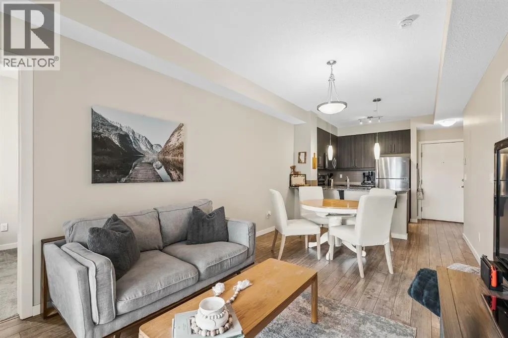 Apartment for rent: 305, 402 Marquis Lane Se, Calgary, Alberta T3M 2G7