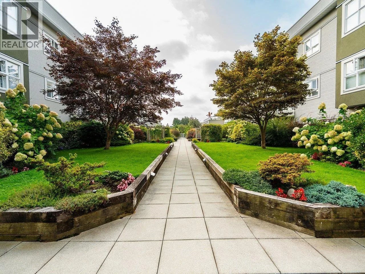 Apartment for rent: 305 4728 53rd Street, Delta, British Columbia V4K 2Z1