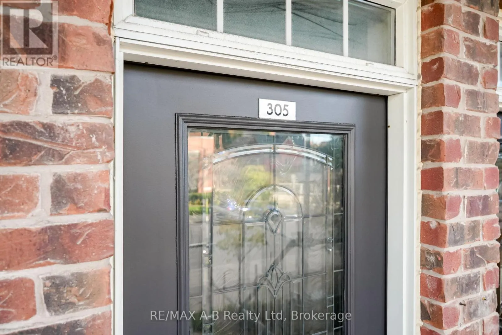 Row / Townhouse for rent: 305 - 555 King Street E, Kitchener, Ontario N2G 2L9