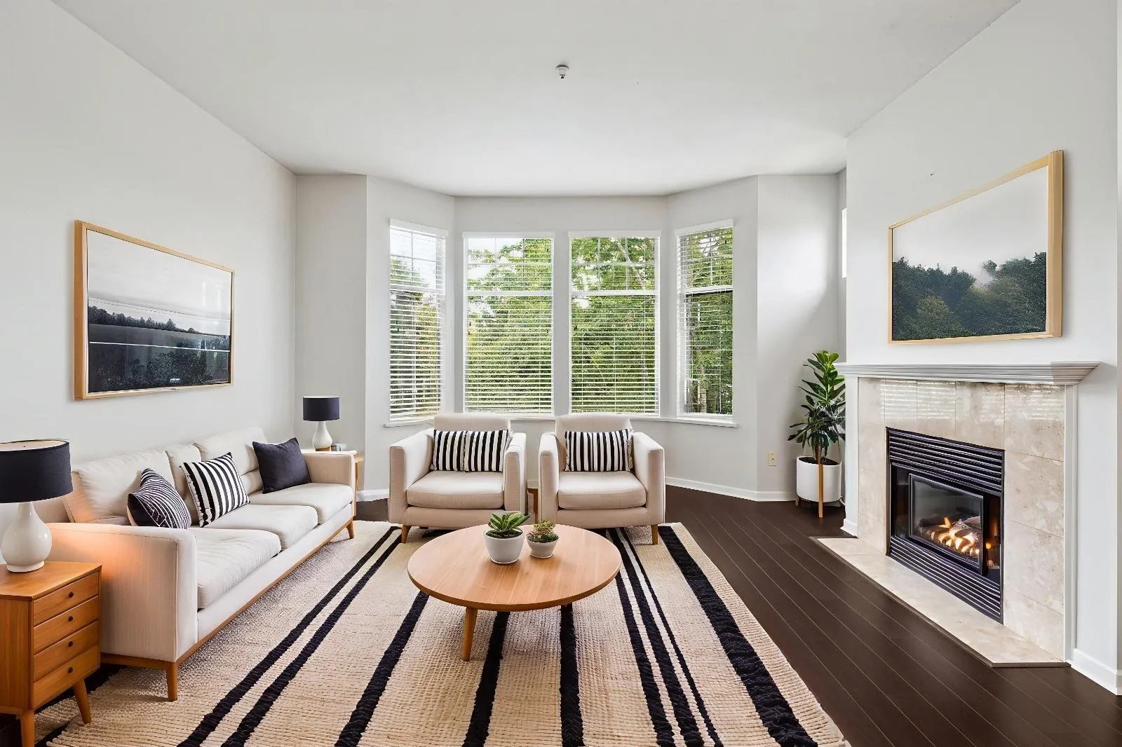 Apartment for rent: 305 5677 208 Street, Langley, British Columbia V3A 8J5