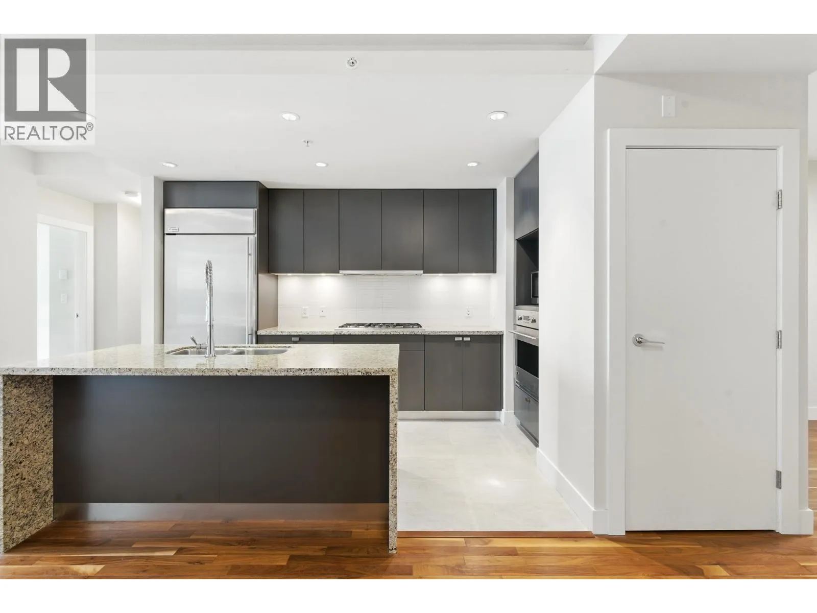 Apartment for rent: 305 6080 Iona Drive, Vancouver, British Columbia V6T 0A4