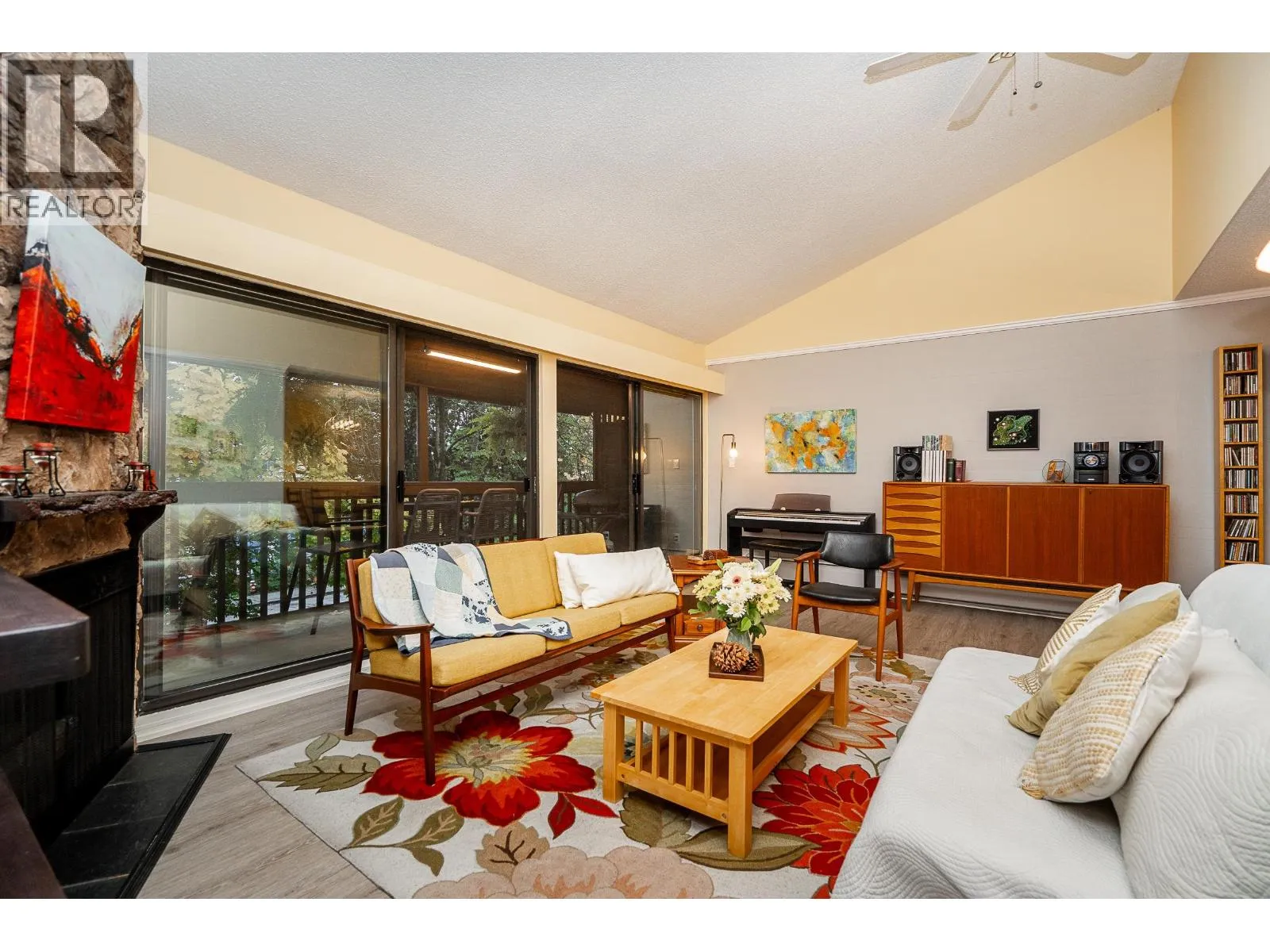 Apartment for rent: 305 720 Eighth Avenue, New Westminster, British Columbia V3M 2R3