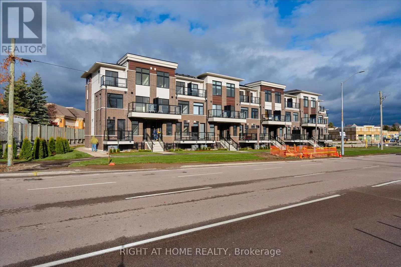 Row / Townhouse for rent: 305 - 755 Omega Drive, Pickering, Ontario L2V 0H1