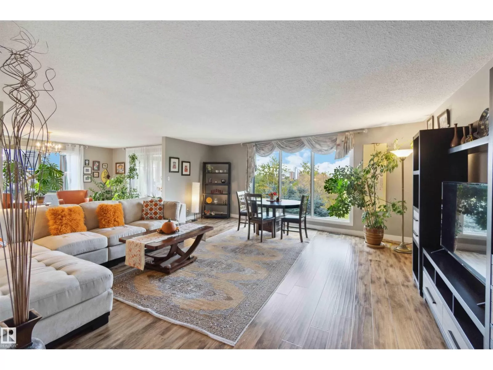 Apartment for rent: #305 8707 107 St Nw, Edmonton, Alberta T6E 5J5