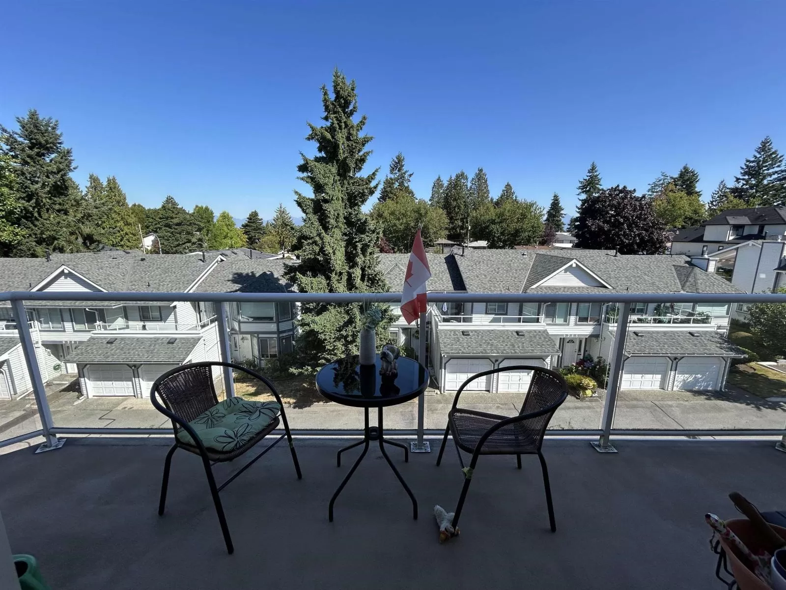 Apartment for rent: 305 9295 122 Street, Surrey, British Columbia V3V 4L4