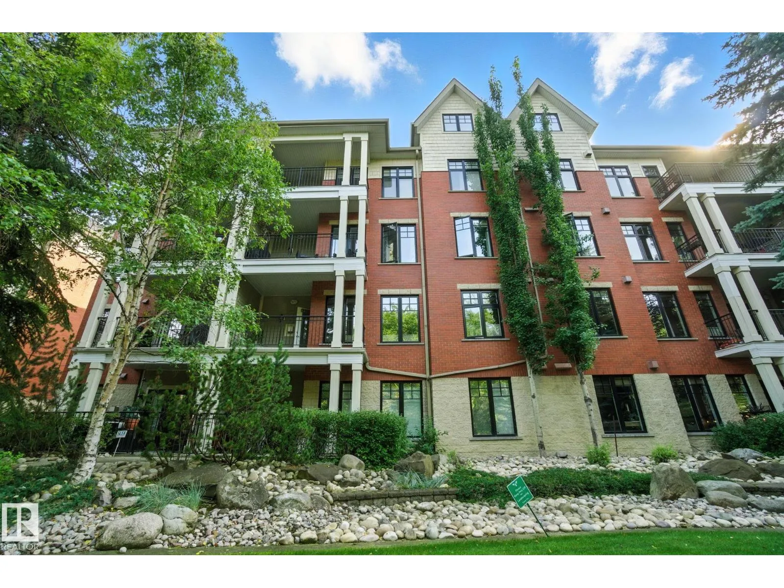 Apartment for rent: #305 9819 96a St Nw, Edmonton, Alberta T6A 4A2