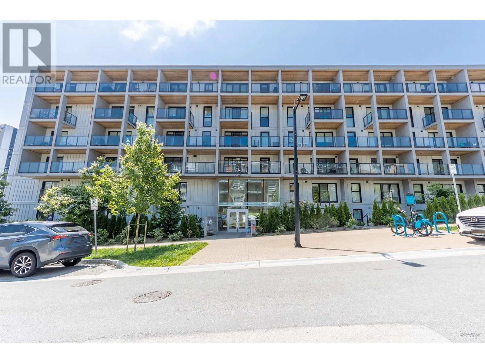 Apartment for rent: 305 9888 University Crescent, Burnaby, British Columbia V5A 0G4