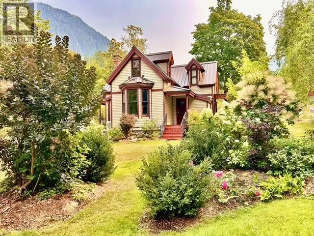 House for rent: 305 Bellevue Street, New Denver, British Columbia V0G 1S0