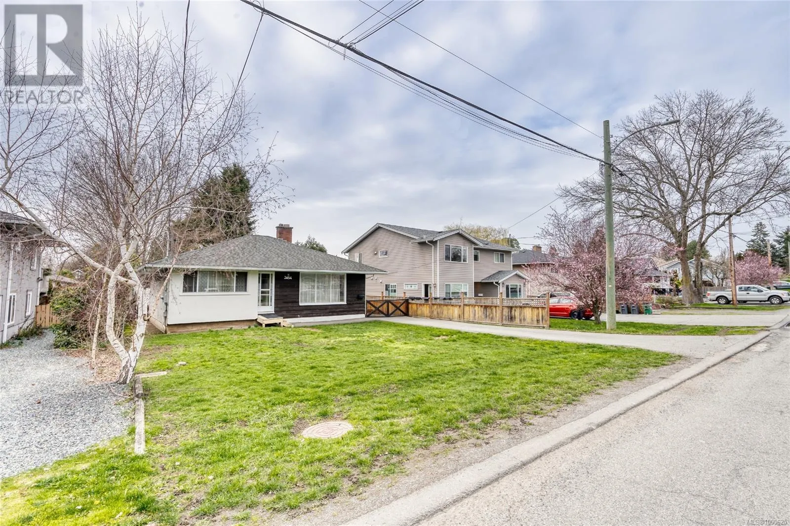 House for rent: 3054 Donald St, Saanich, British Columbia V9B 0W3