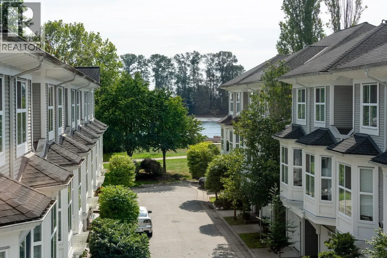 Row / Townhouse for rent: 3058 E Kent Avenue South, Vancouver, British Columbia V5S 4V6