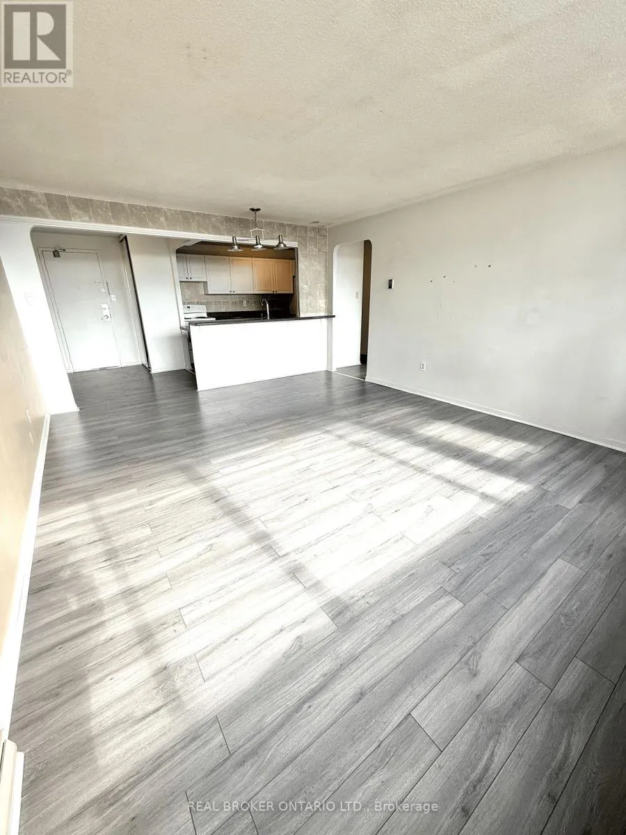 Other for rent: 306 - 1011 Dufferin Street, Toronto, Ontario M6H 4B5