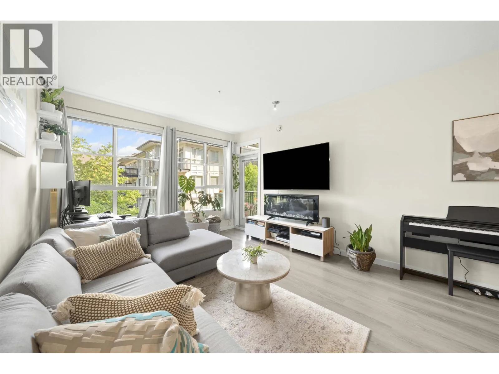 Apartment for rent: 306 1152 Windsor Mews, Coquitlam, British Columbia V3B 0N1