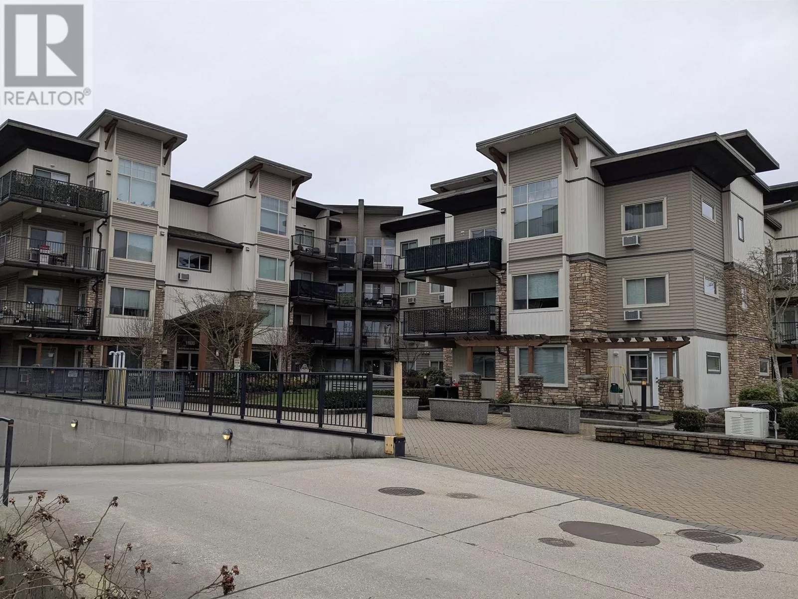 Apartment for rent: 306 11935 Burnett Street, Maple Ridge, British Columbia V2X 9A9