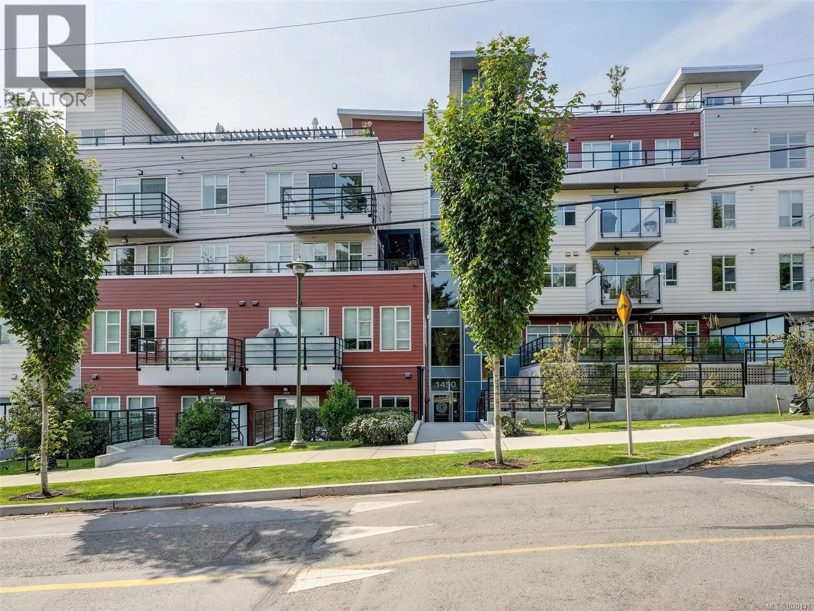 Apartment for rent: 306 1450 Glentana Rd, View Royal, British Columbia V9A 0H6