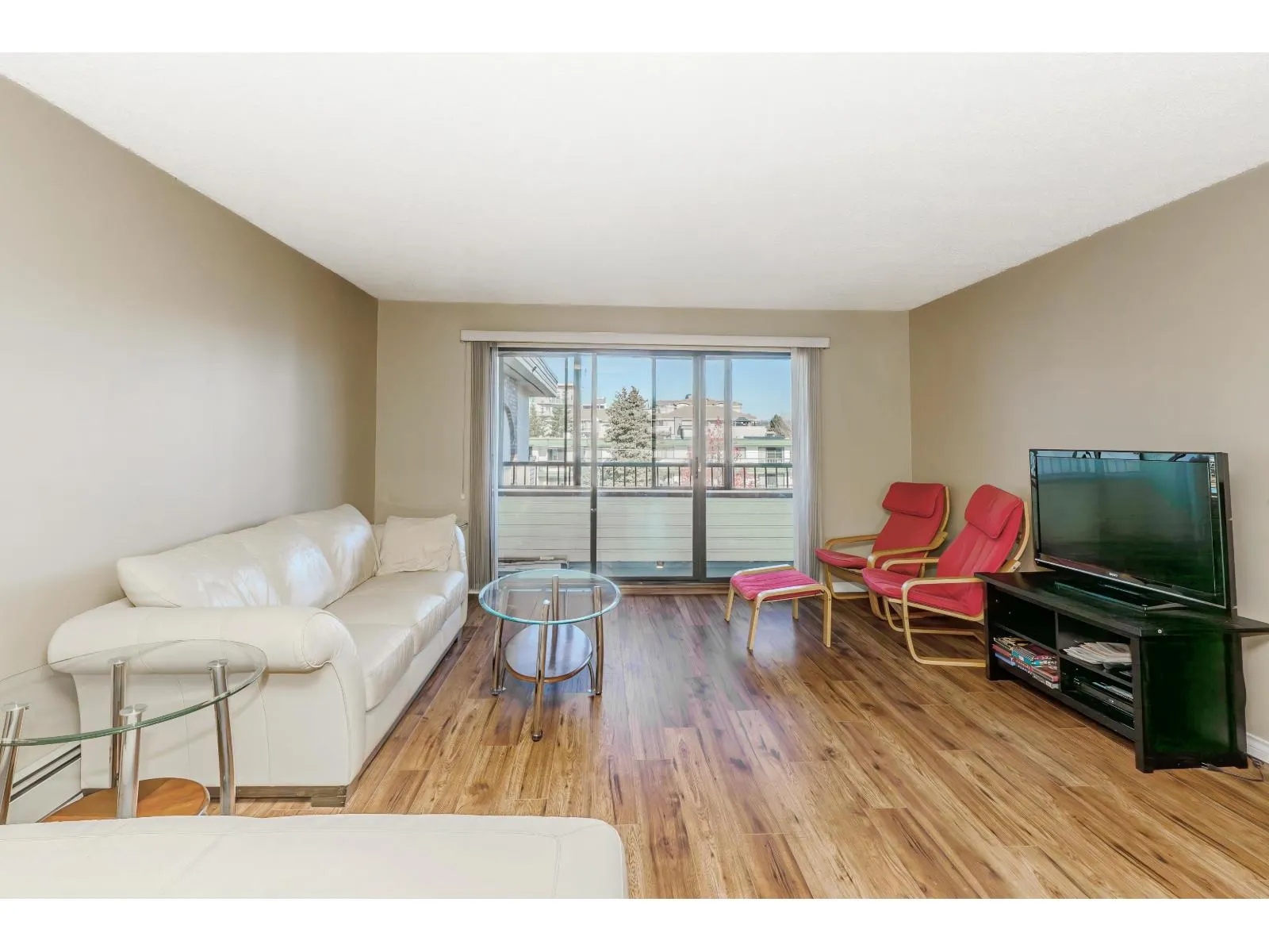 Apartment for rent: 306 20460 54 Avenue, Langley, British Columbia V3A 6N6