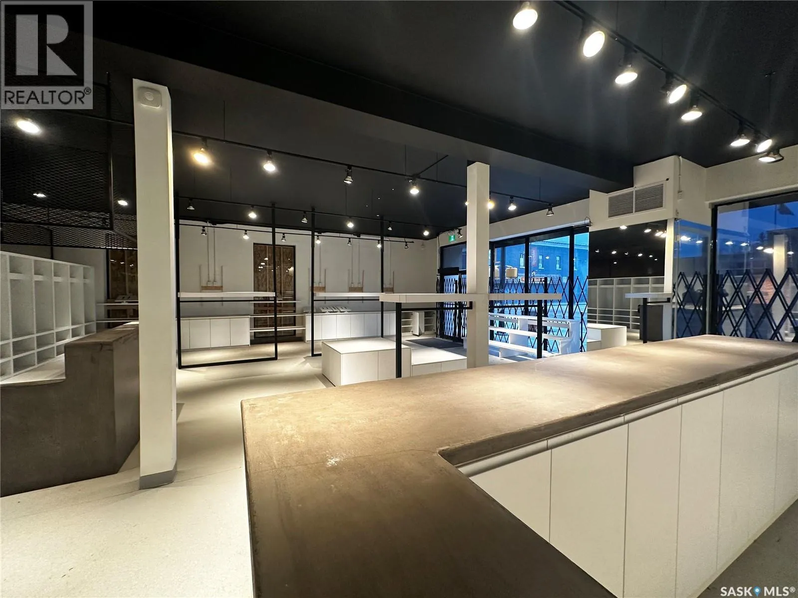 Retail for rent: 306 20th Street W, Saskatoon, Saskatchewan S7M 1N3