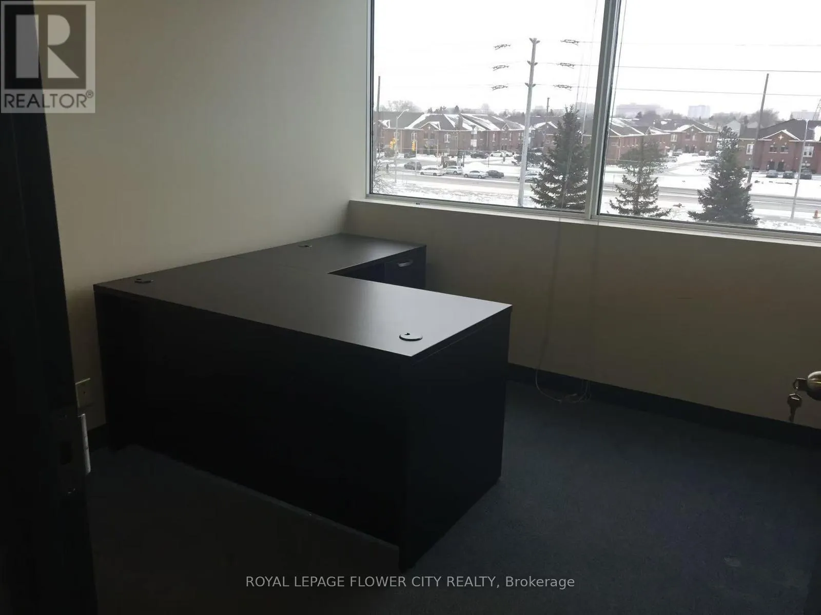 Retail for rent: 306 - 2800 Skymark Avenue, Mississauga, Ontario L4W 5A6