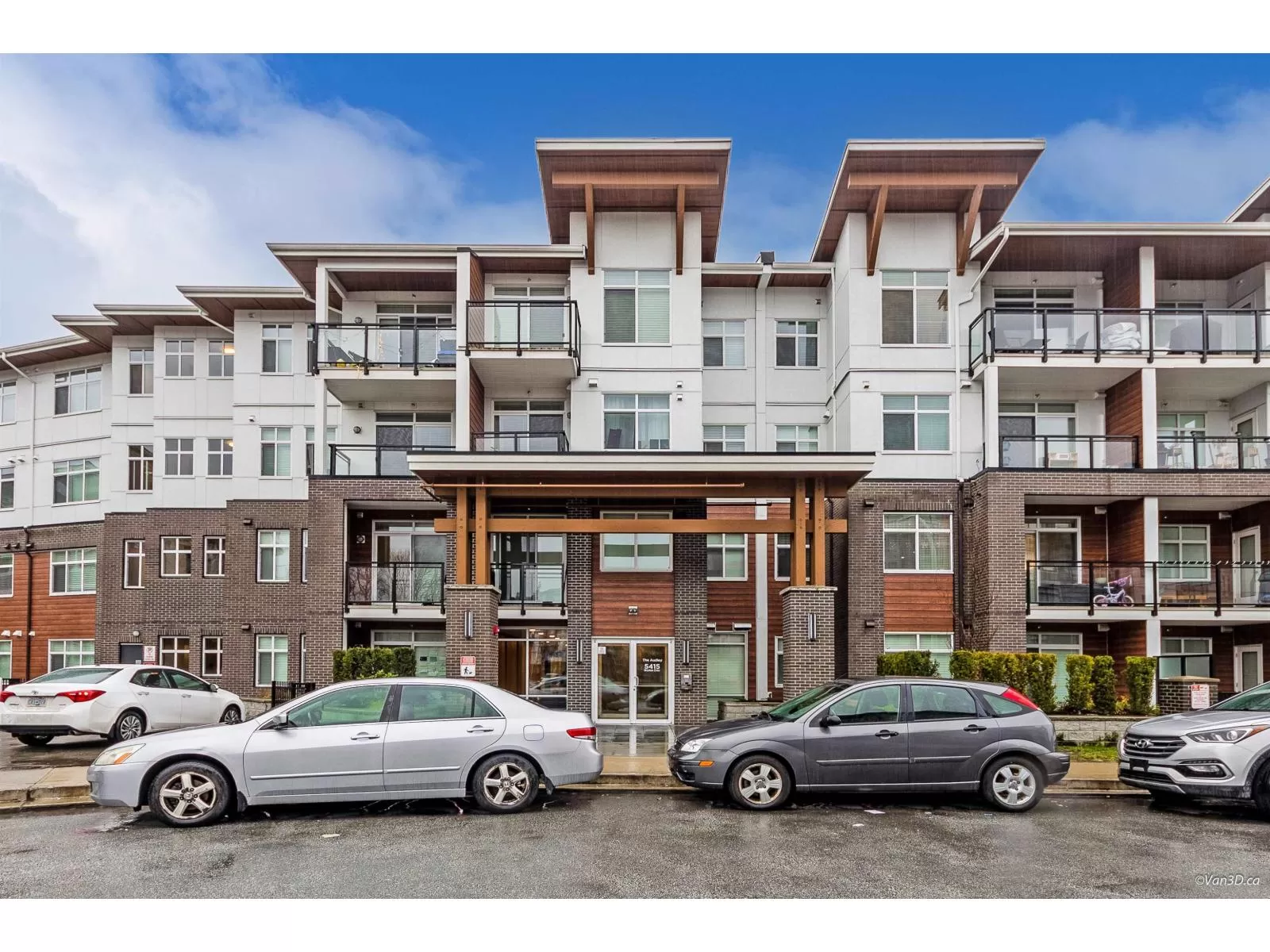 Apartment for rent: 306 5415 Brydon Crescent, Langley, British Columbia V3A 0N4