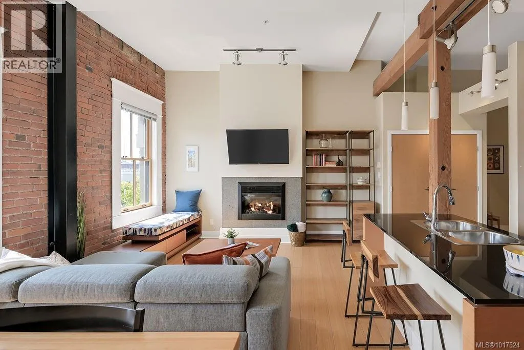 Apartment for rent: 306 610 Johnson St, Victoria, British Columbia V8W 1M4