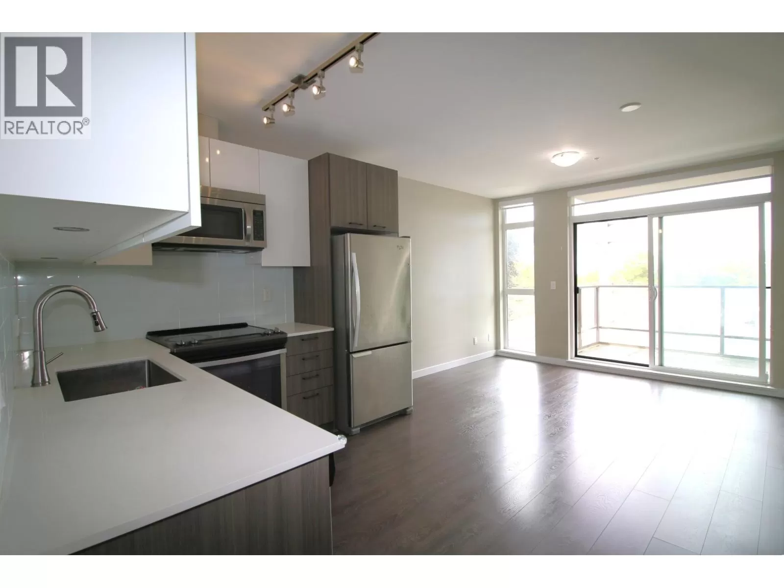 Apartment for rent: 306 6555 Victoria Drive, Vancouver, British Columbia V5P 3X8