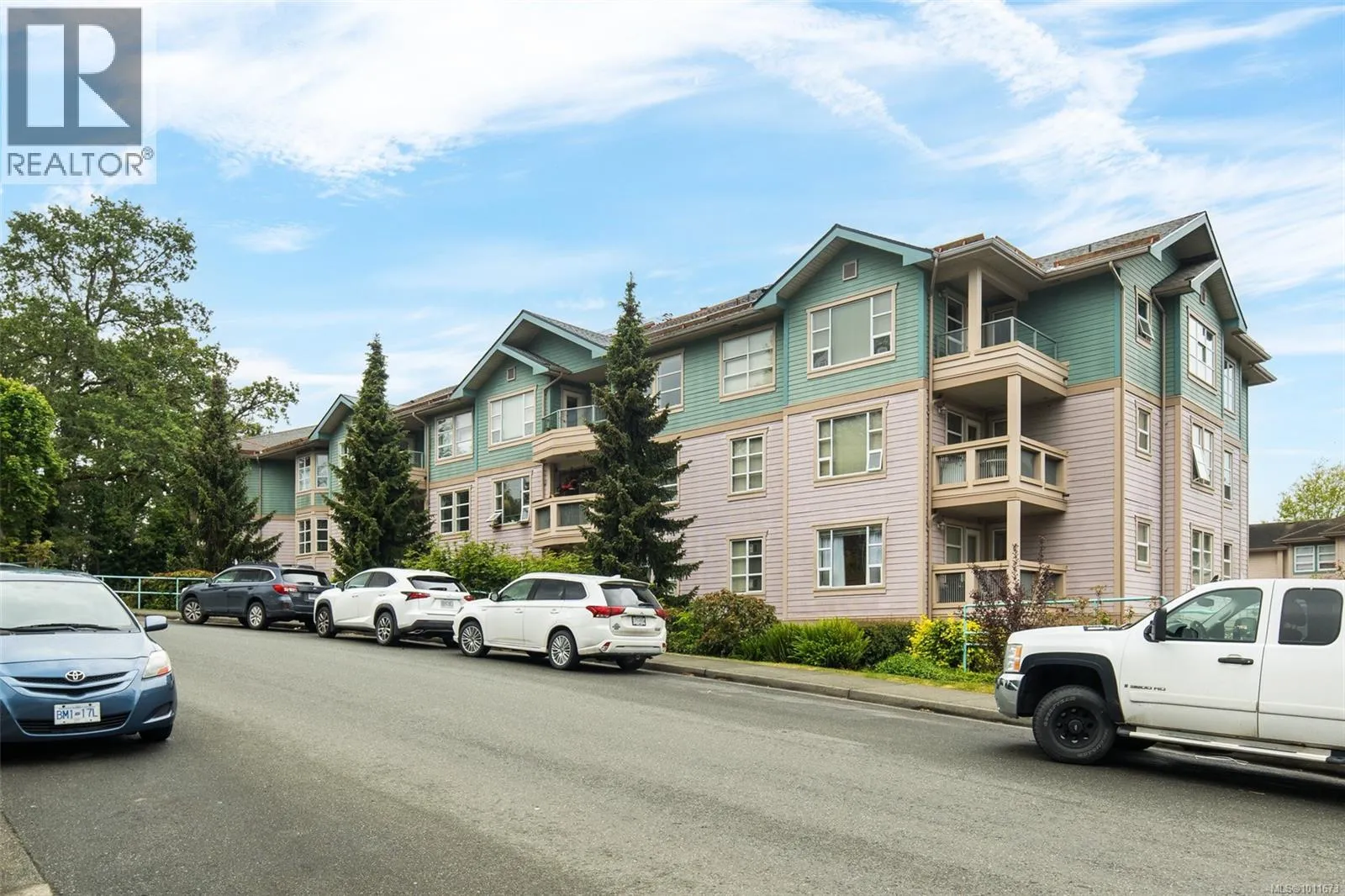 Apartment for rent: 306 799 Blackberry Rd, Saanich, British Columbia V8X 5J3