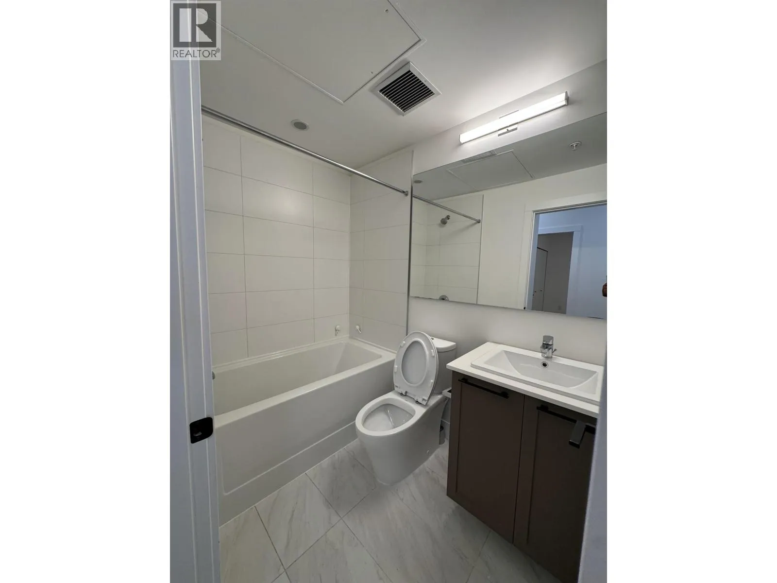 Apartment for rent: 306 9228 Slope Mews, Burnaby, British Columbia V5A 0E9