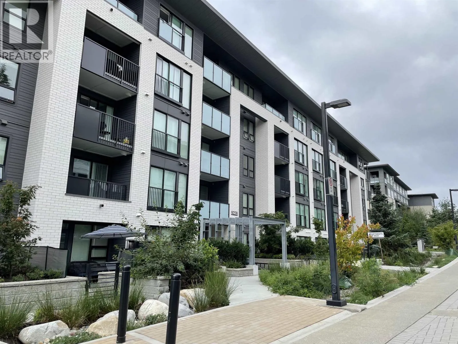 Apartment for rent: 306 9228 Slopes Mews, Burnaby, British Columbia V5A 0E9