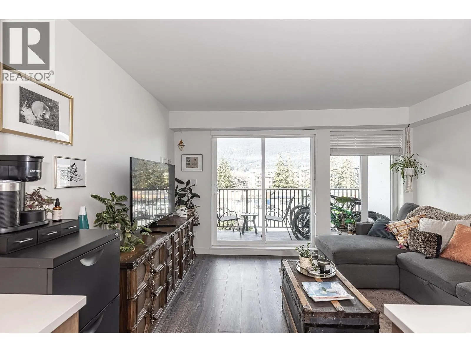 Apartment for rent: 307 1365 Pemberton Avenue, Squamish, British Columbia V8B 1B7