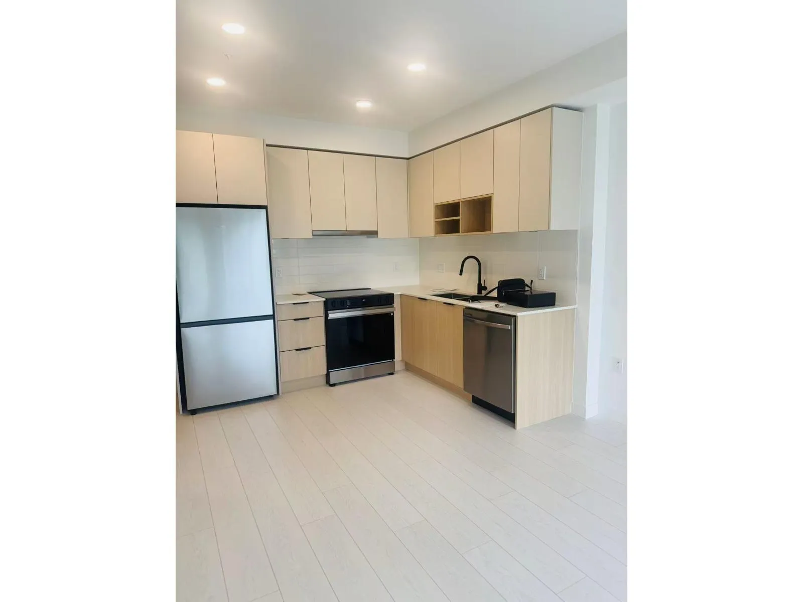 Apartment for rent: 308 10466 138a Street, Surrey, British Columbia V3T 4L3