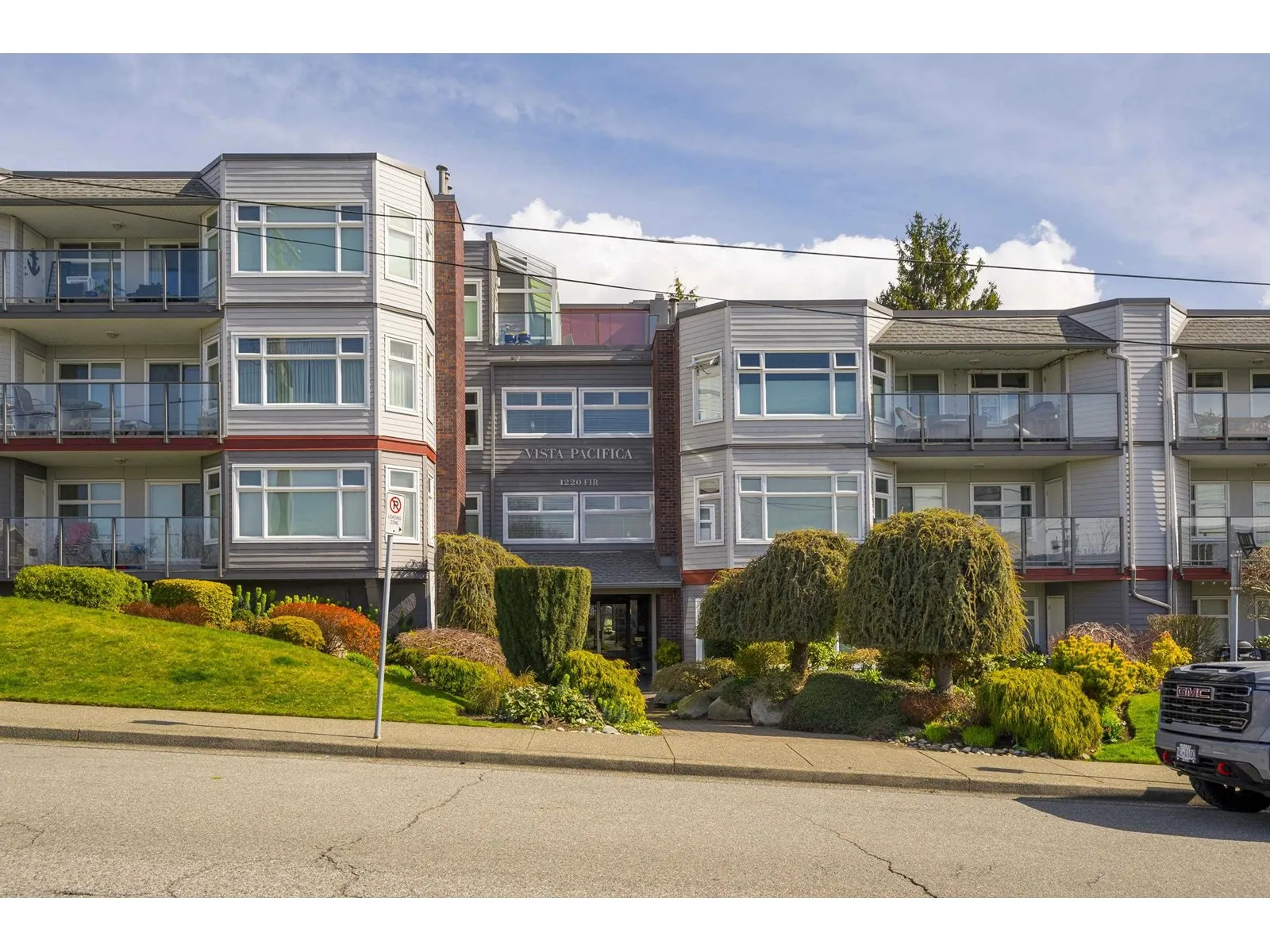 Apartment for rent: 308 1220 Fir Street, White Rock, British Columbia V4B 4B1