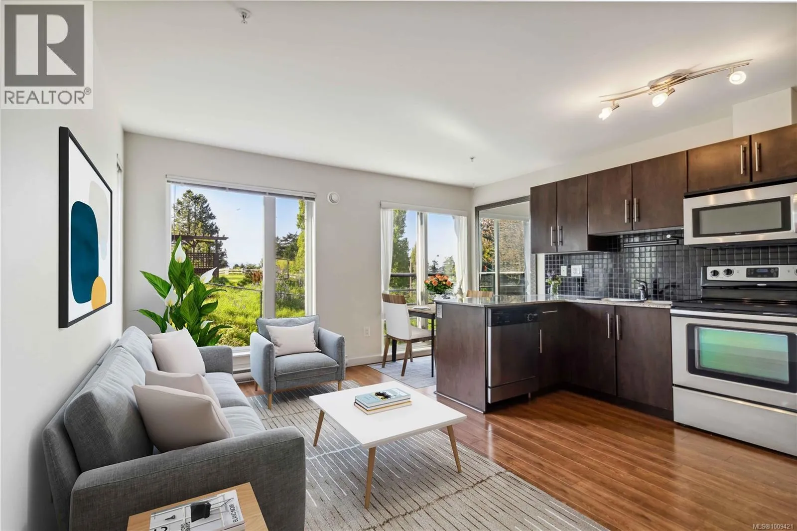 Apartment for rent: 308 1405 Esquimalt Rd, Esquimalt, British Columbia V9A 0A4