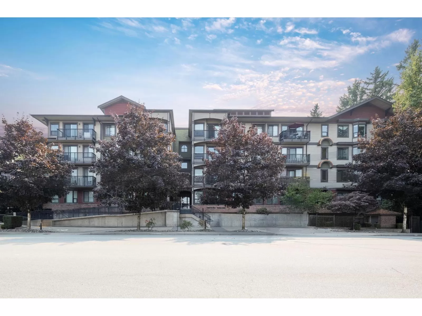 Apartment for rent: 308 19830 56 Avenue, Langley, British Columbia V3A 0A5