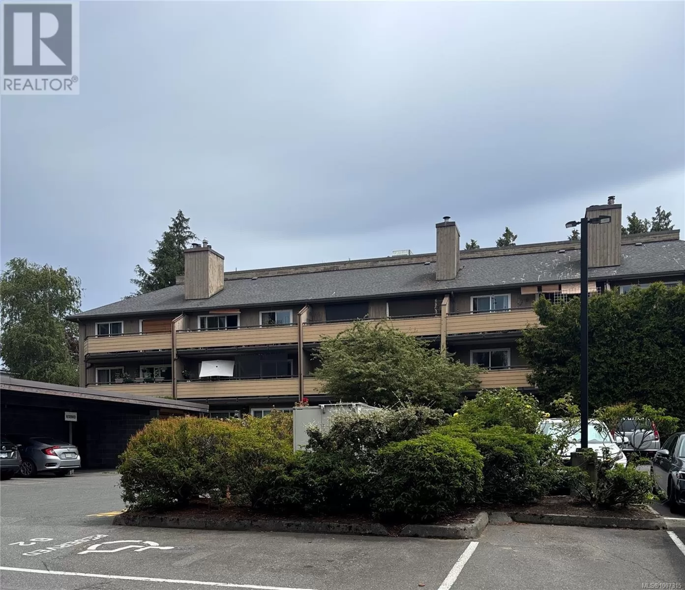 Apartment for rent: 308 3225 Alder St, Victoria, British Columbia V8X 1P3