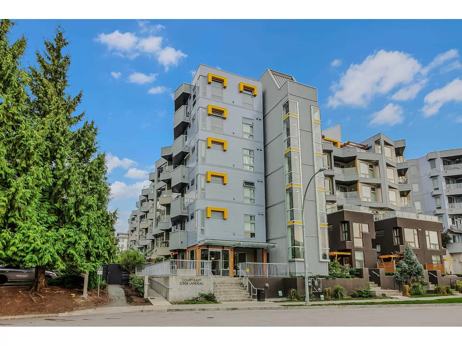 Apartment for rent: 308 32838 Landeau Place, Abbotsford, British Columbia V2S 0M6