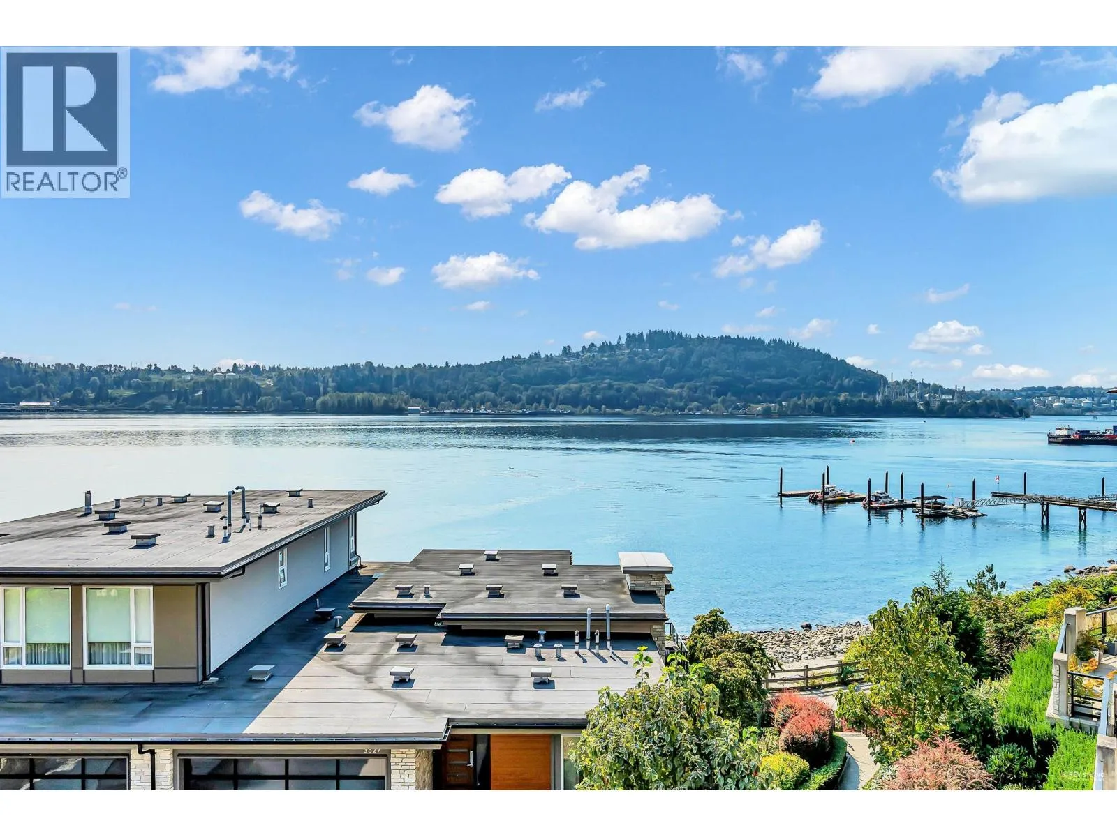 Apartment for rent: 308 3825 Cates Landing Way, North Vancouver, British Columbia V7G 0A6