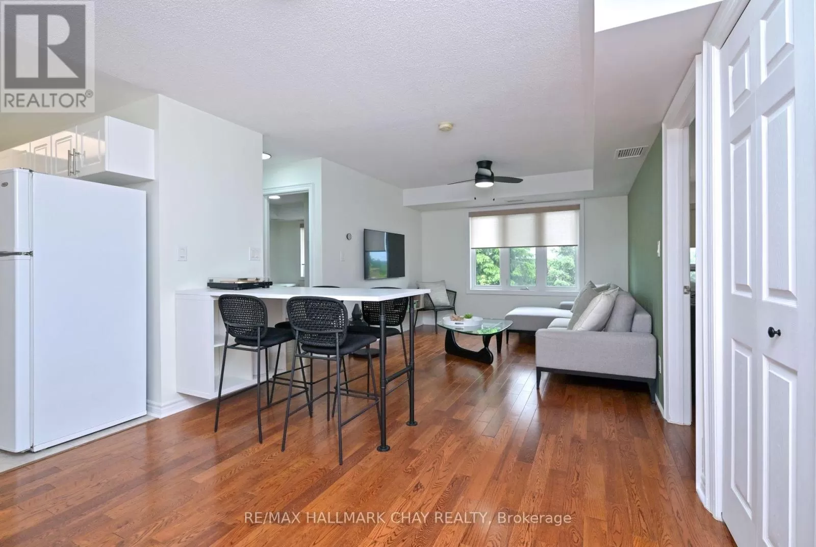 Apartment for rent: 308 - 500 Mapleview Drive, Barrie, Ontario L4N 6C3