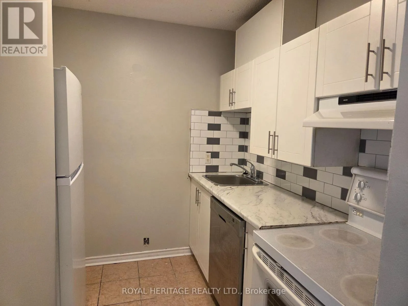 House for rent: 308 - 8800 Willoughby Drive, Niagara Falls, Ontario L2G 6X8