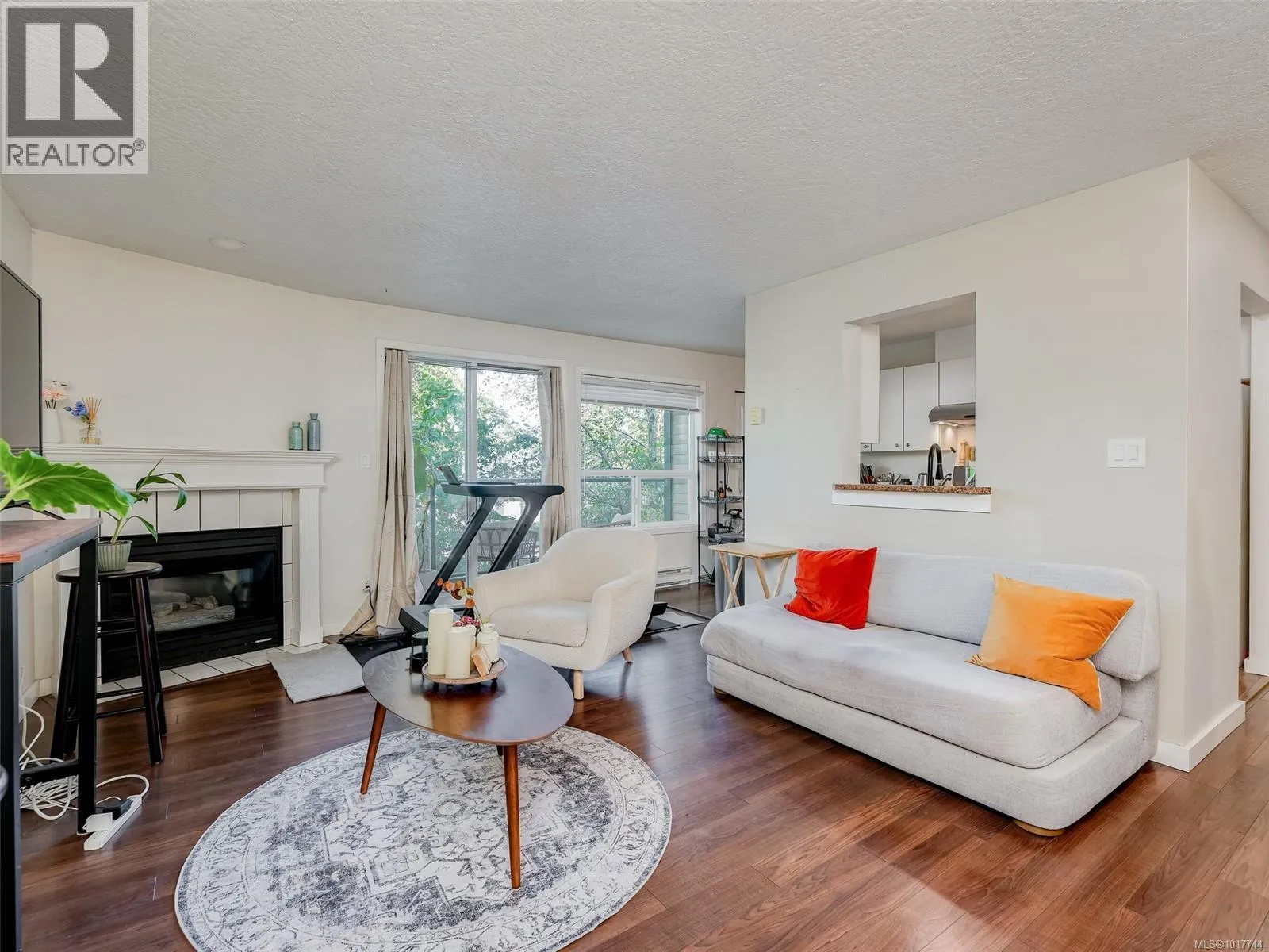 Apartment for rent: 308 899 Darwin Ave, Saanich, British Columbia V8X 2X7