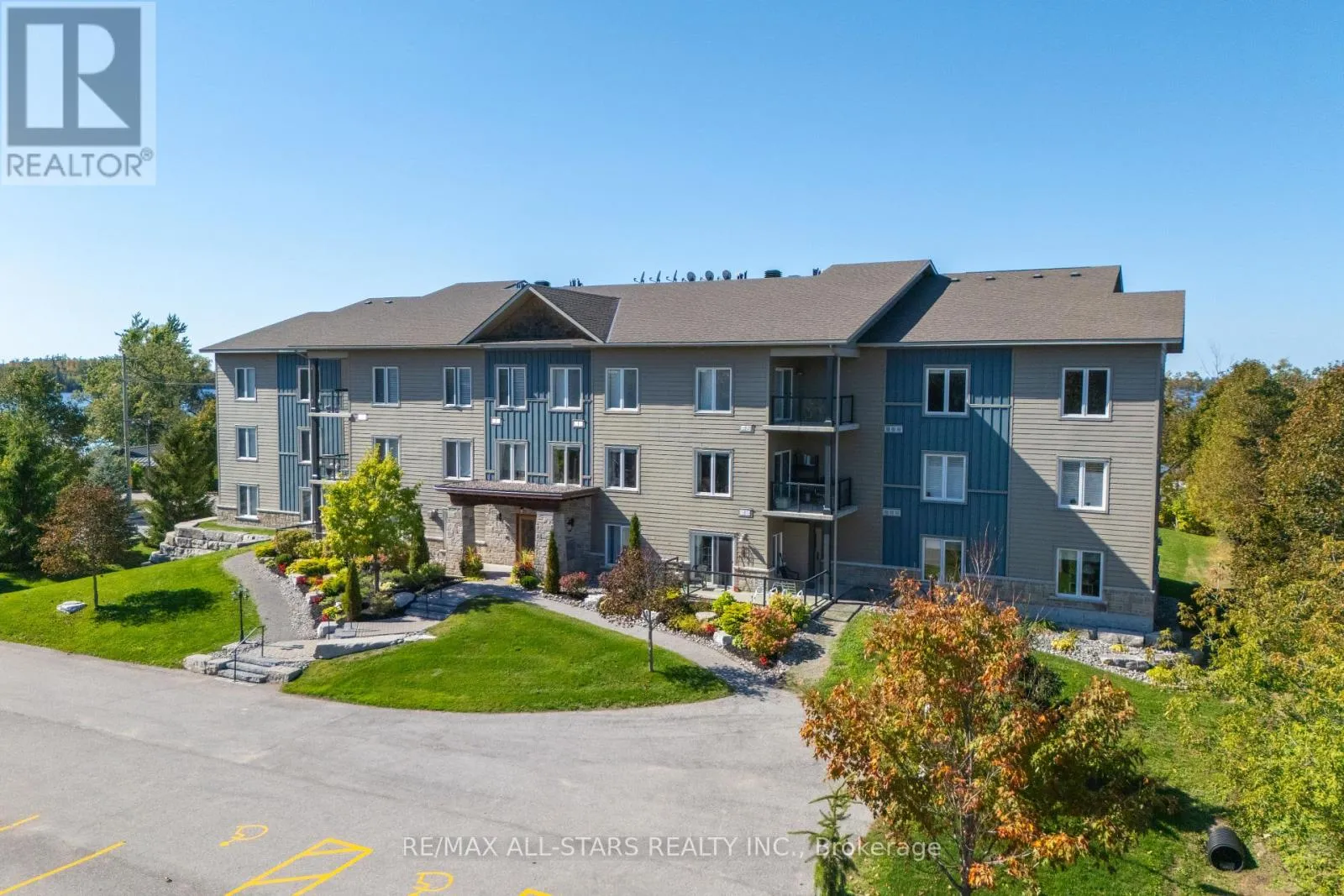 Apartment for rent: 308 - 94 Francis Street W, Kawartha Lakes, Ontario K0M 1N0