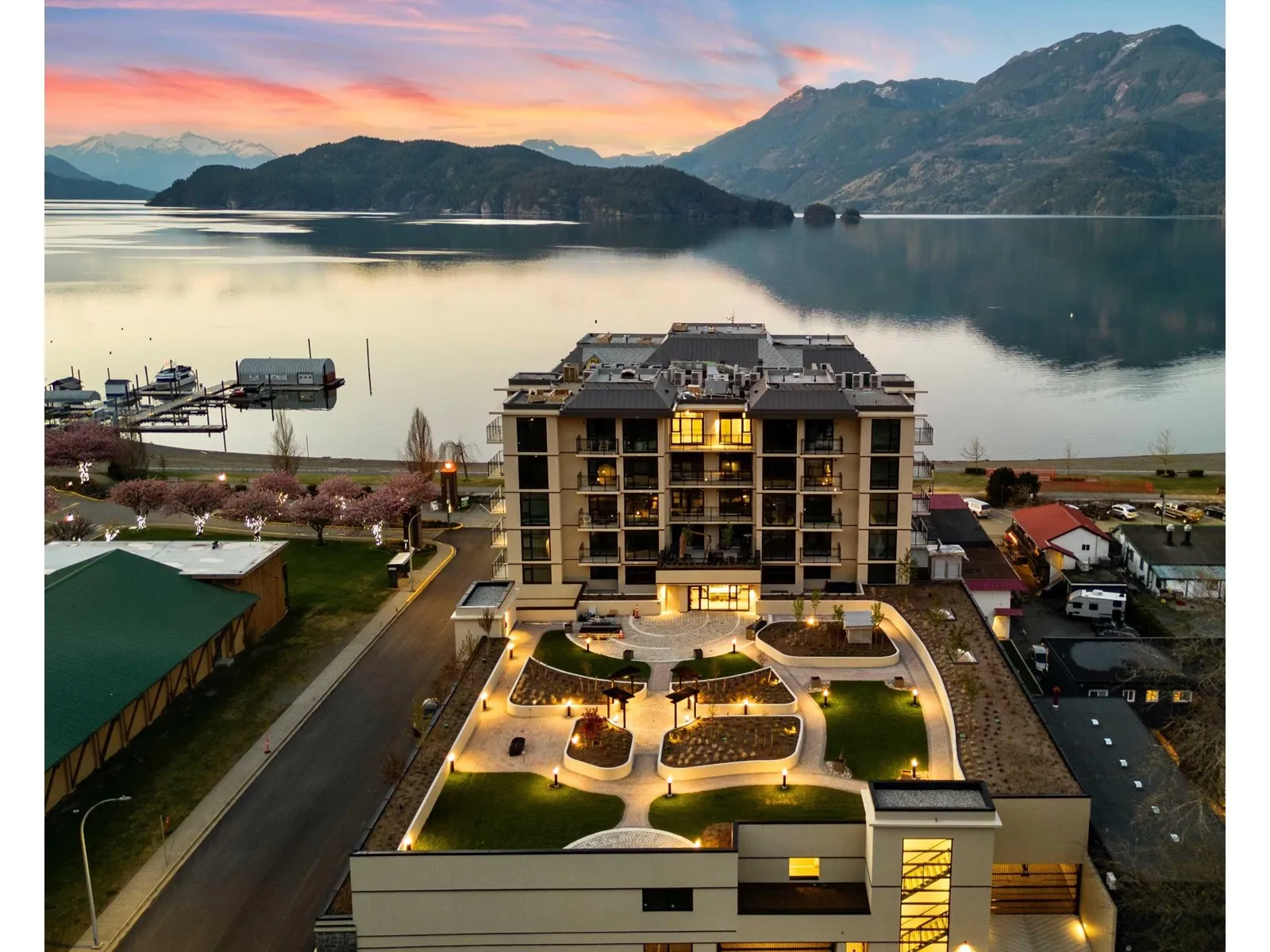 Apartment for rent: 309 120 Esplanade Avenue|harrison Hot Springs, Harrison Hot Springs, British Columbia V0M 1K0