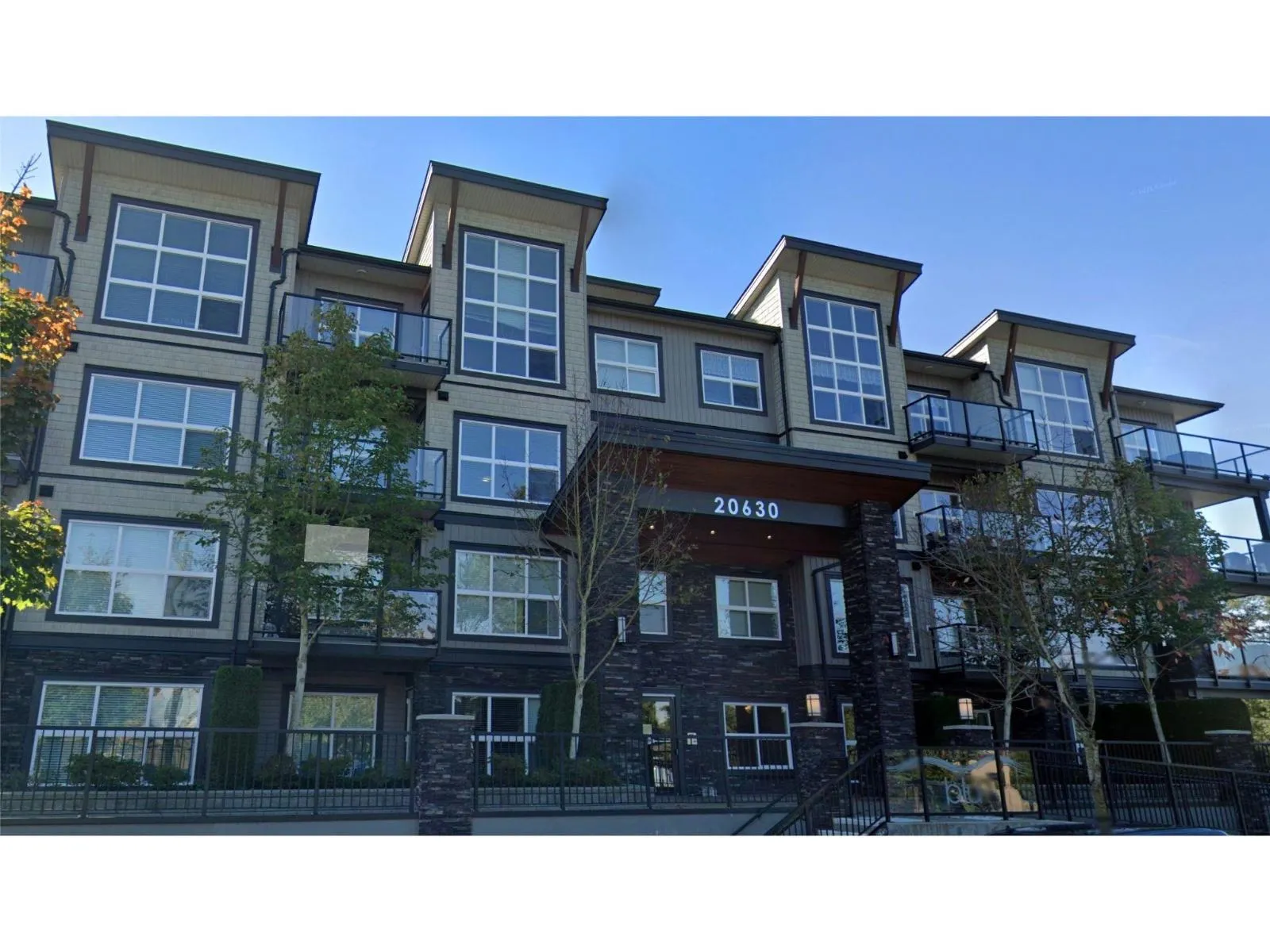 Apartment for rent: 309 20630 Douglas Crescent, Langley, British Columbia V3A 4B8