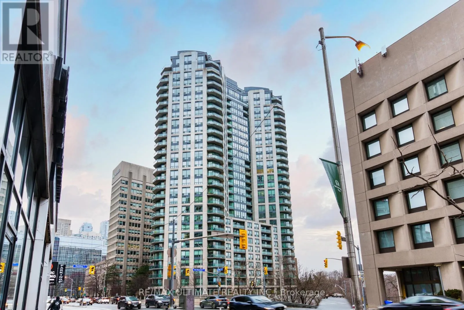 Apartment for rent: 309 - 300 Bloor Street E, Toronto, Ontario M4W 3Y2