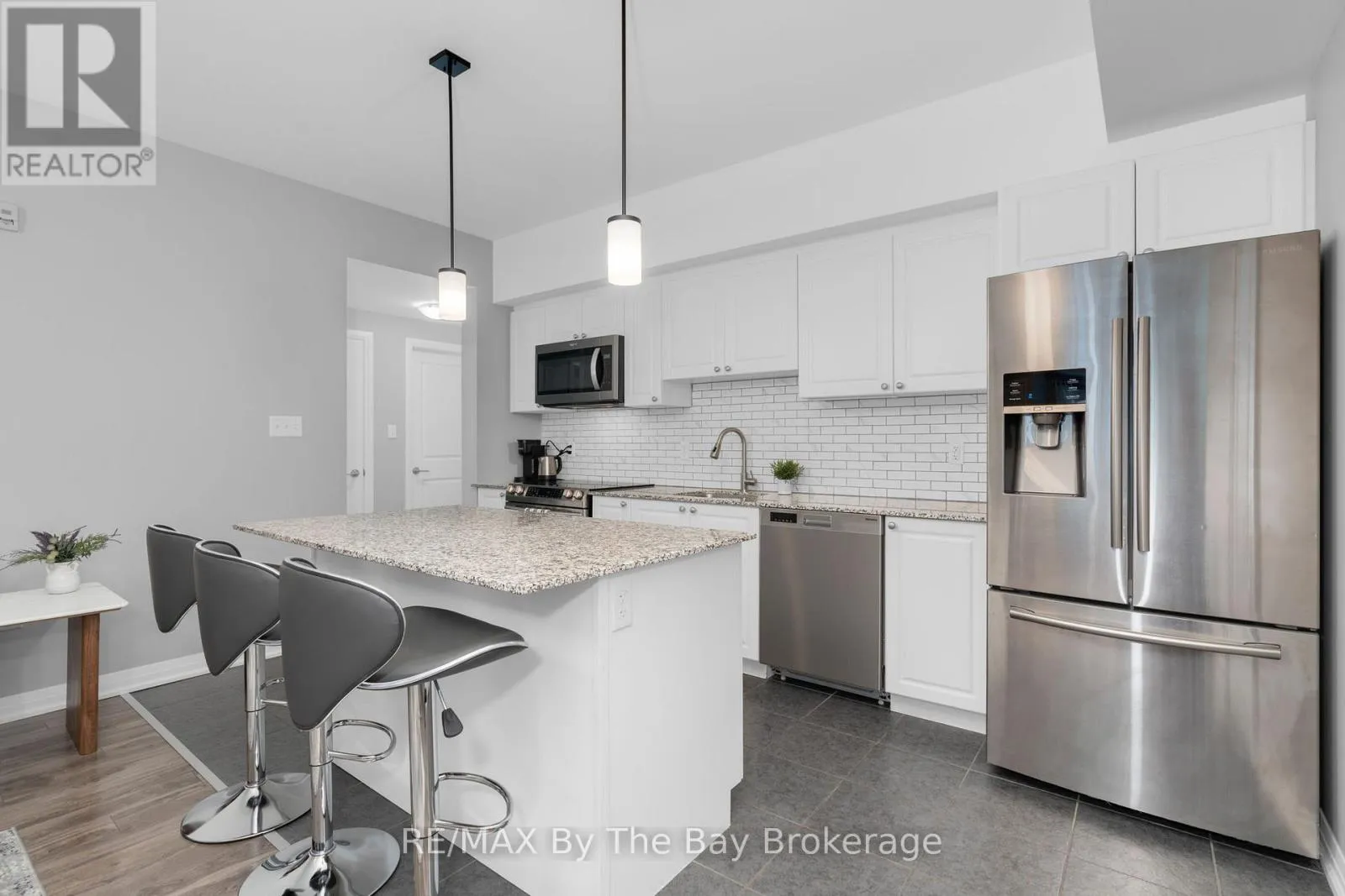 Apartment for rent: 309 - 300 Essa Road, Barrie, Ontario L9J 0B9