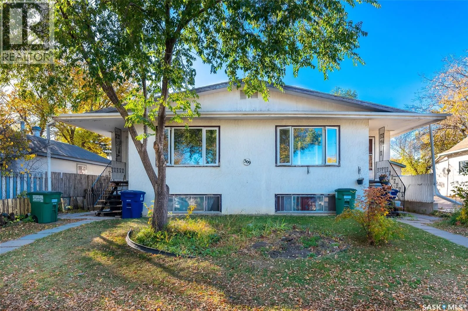 Duplex for rent: 309 / 311 Y Avenue S, Saskatoon, Saskatchewan S7M 3J6