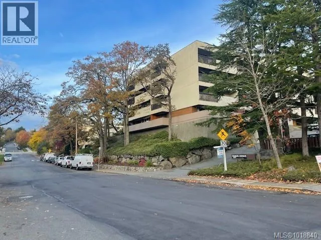 Apartment for rent: 309 3277 Glasgow Ave, Saanich, British Columbia V8X 1M3