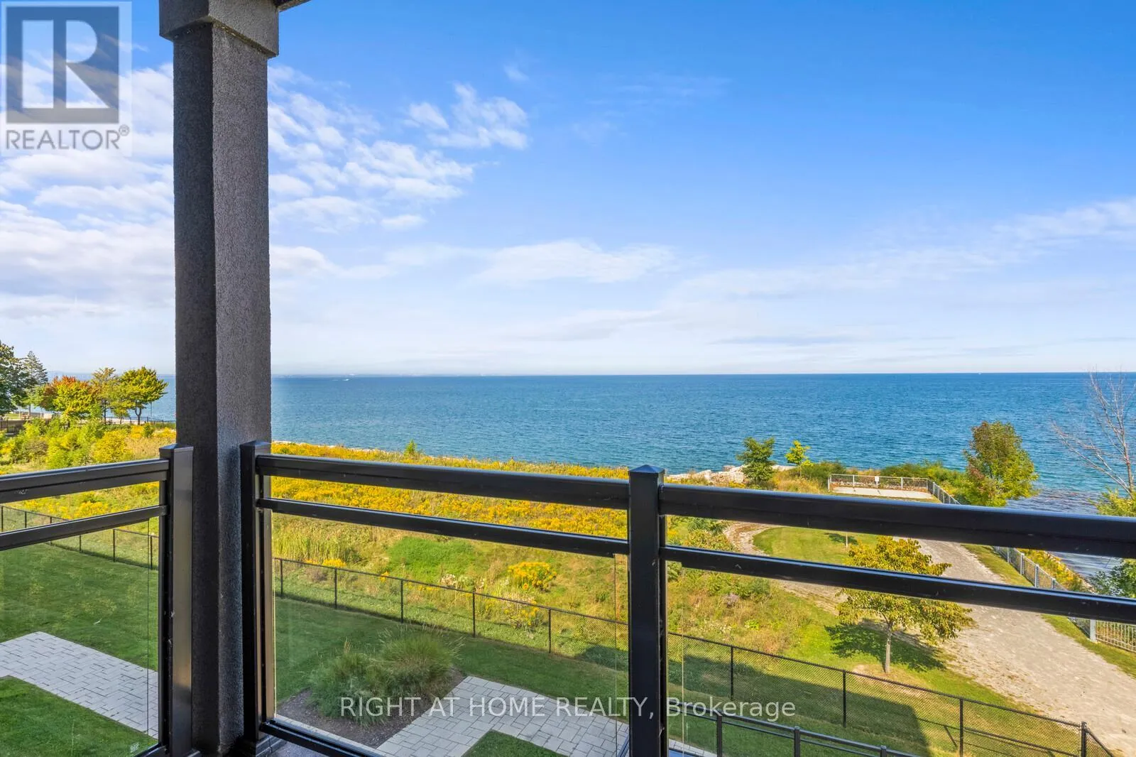 Apartment for rent: 309 - 35 Southshore Crescent, Hamilton, Ontario L8E 0J2