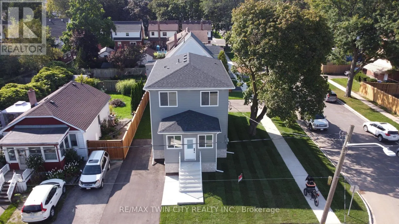 Triplex for rent: 309 Nelson Street, Brantford, Ontario N3S 4E2